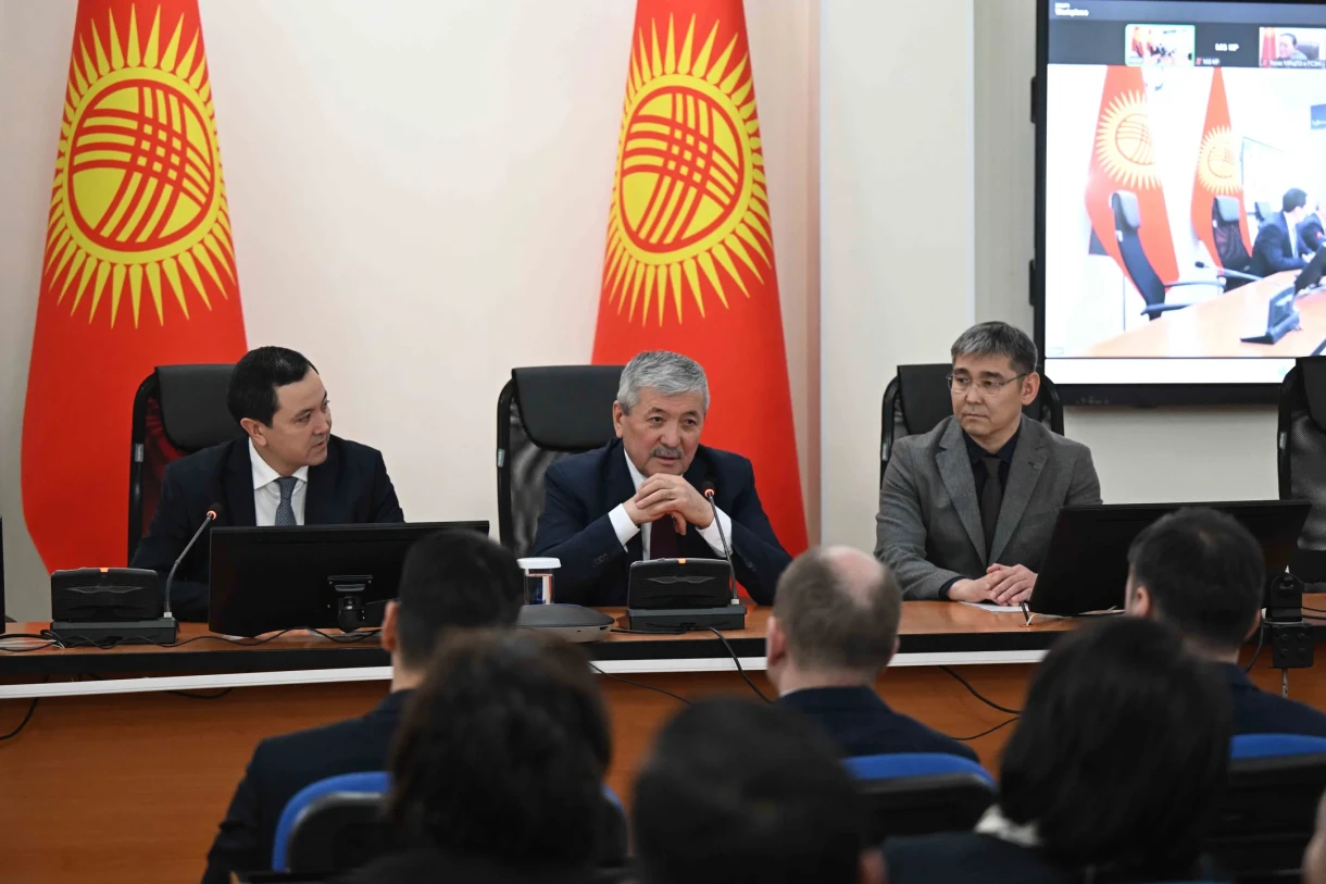 Damirbek Osmonov Presented to the Central Office of the Ministry of Health