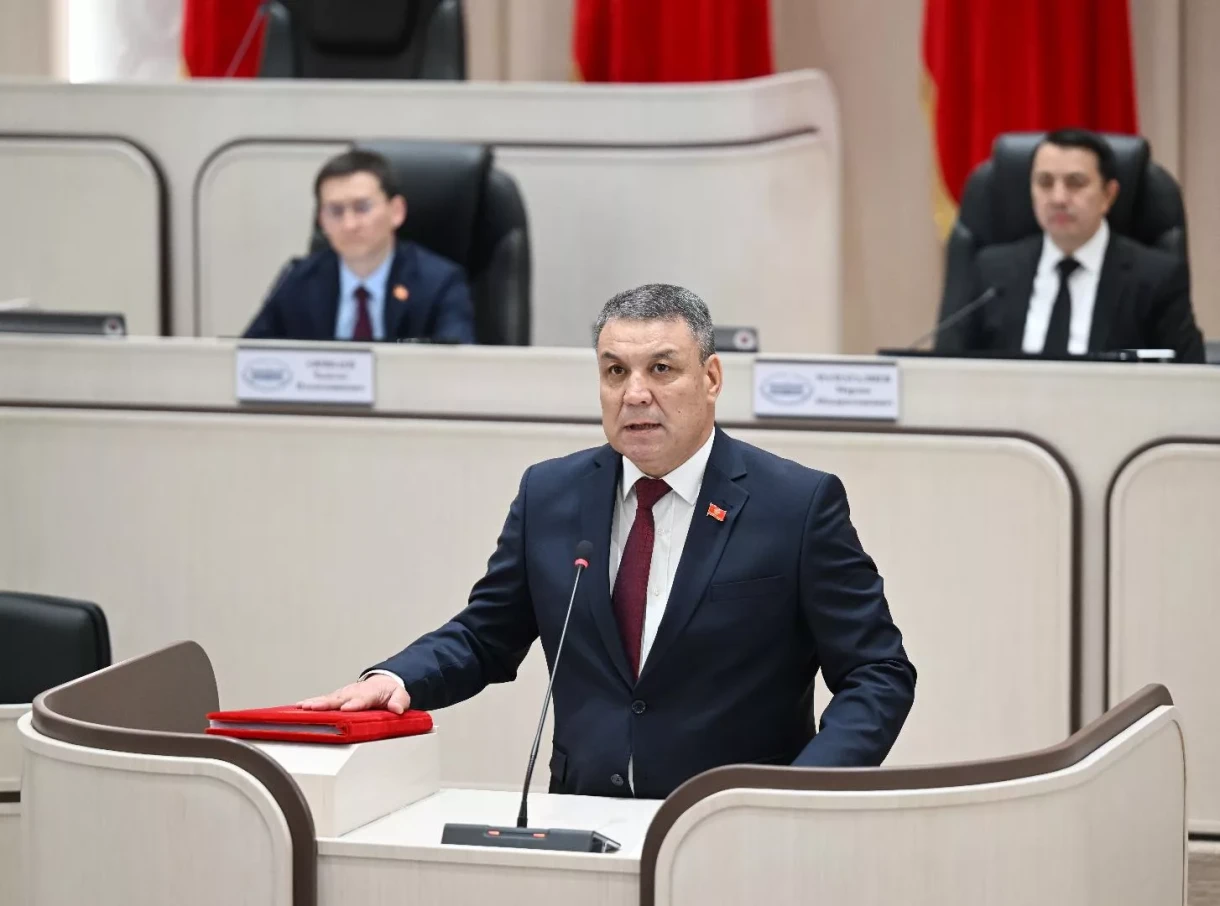 Жогорку Кенештин депутаттары Джайлообай Нышанов жана Райимберди Дуйшенбиев ант беришти