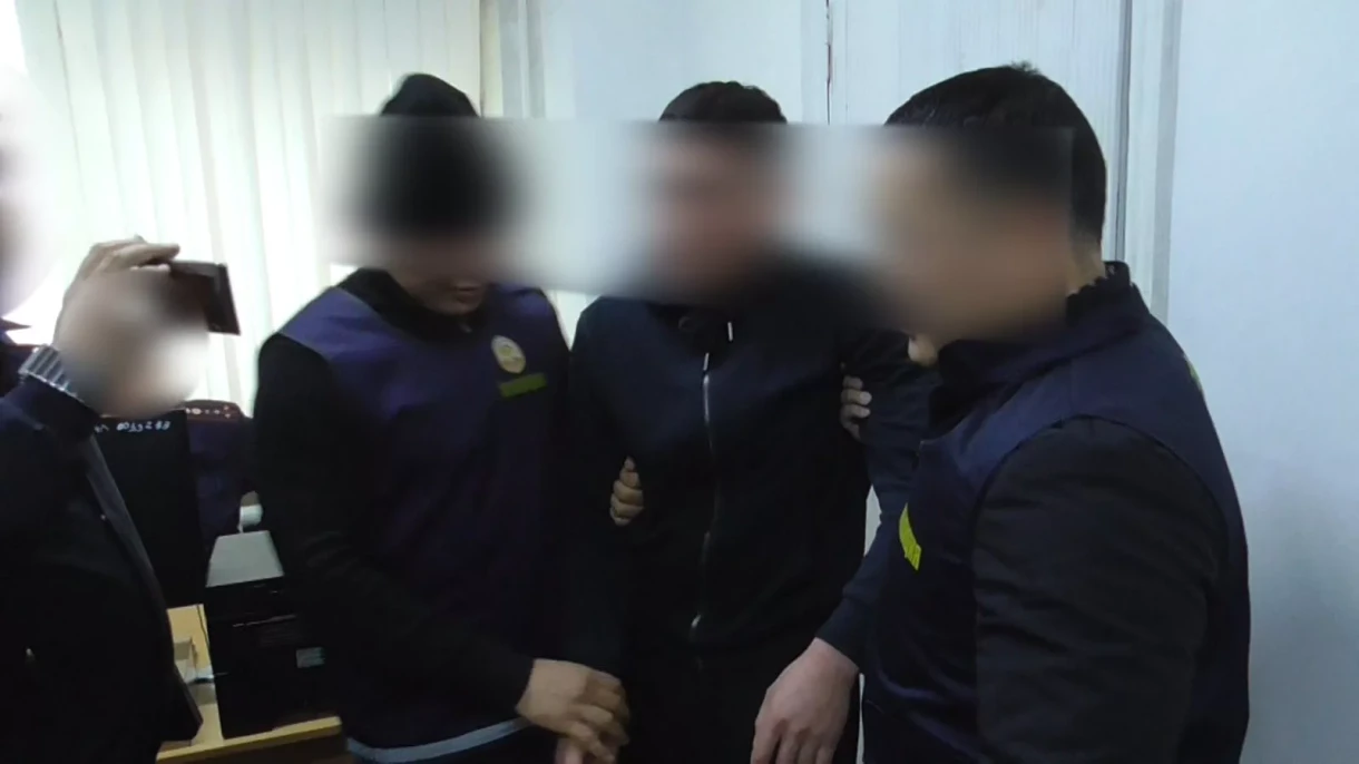 В Бишкеке выявили автомобиль с подложными номерами. Водитель пытался дать взятку милиционерам