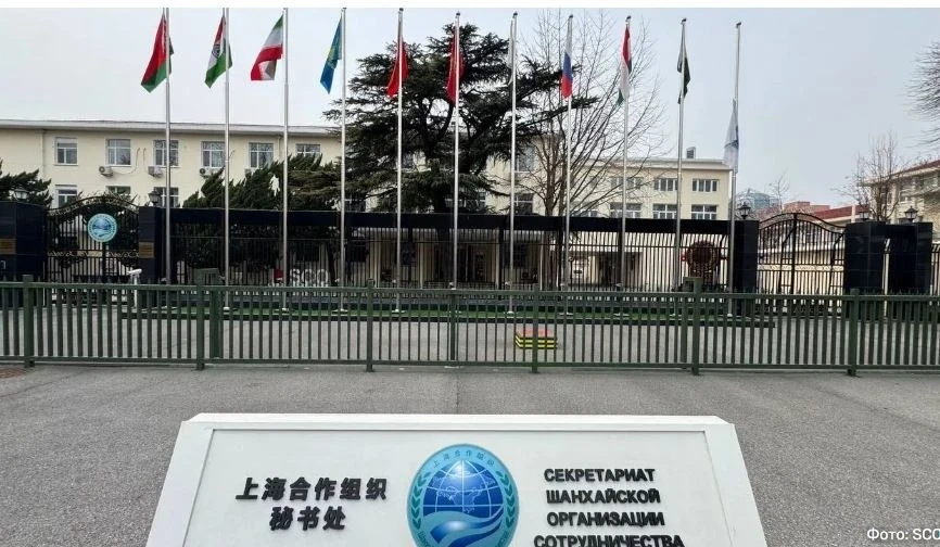 В ШОС приспущен флаг в связи с гибелью верховного лидера Ирана Али Хаменеи