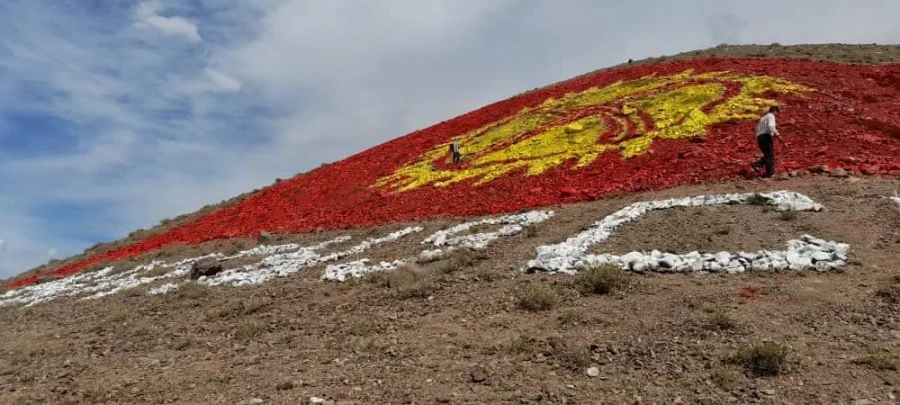 Кыргызстанцы недовольны, что убирают надписи камнями в Боомском ущелье