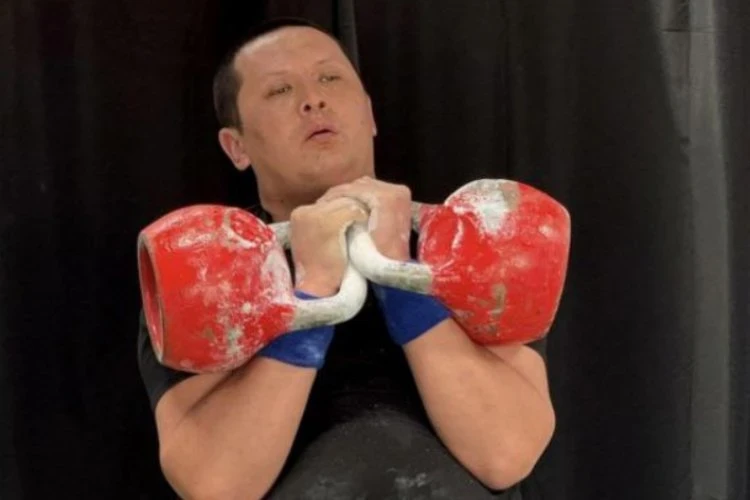 Kyrgyzstani Wins Gold at Prestigious Weightlifting Tournament in the USA