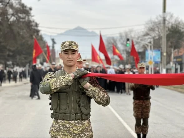 В Баткене одновременно отметили День флага и День ак калпака
