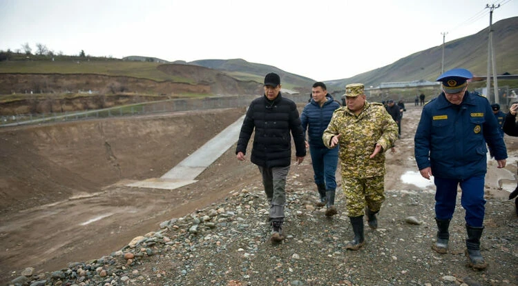 The Mayor of Bishkek inspected the water reservoir in the Manka-Zhar area: there is no threat of flooding.