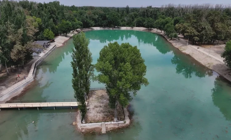 The deputy proposed to turn Karagachev Grove into a "mini-Venice" with bike paths and a dock for boats.