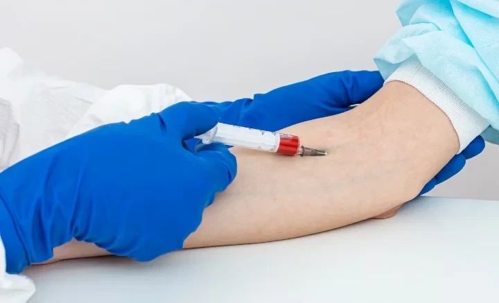 The Ministry of Health urged to reconsider the ban on injections in rural health posts.