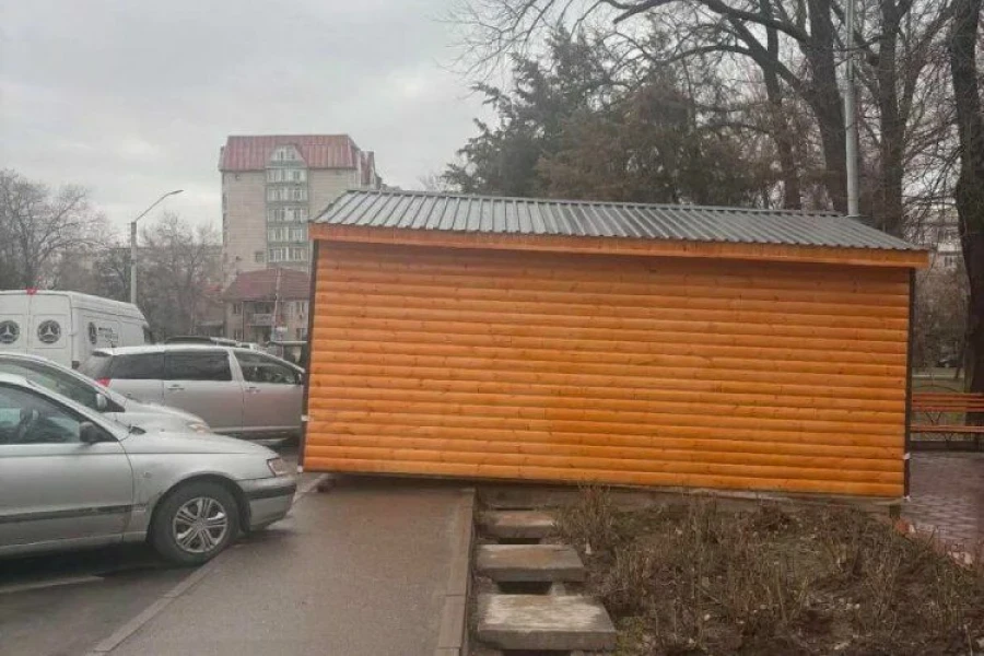 Pavilion in T. Moldo Square: The Capital City Hall Clarified the Situation