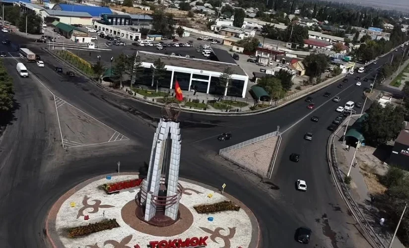 Residents of Tokmok Request Installation of Traffic Lights at Dangerous Sections of the Bishkek–Naryn–Torugart Highway