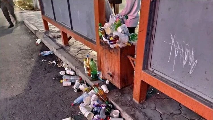 Invisible bins: why they are disappearing from bus stops and streets in Bishkek