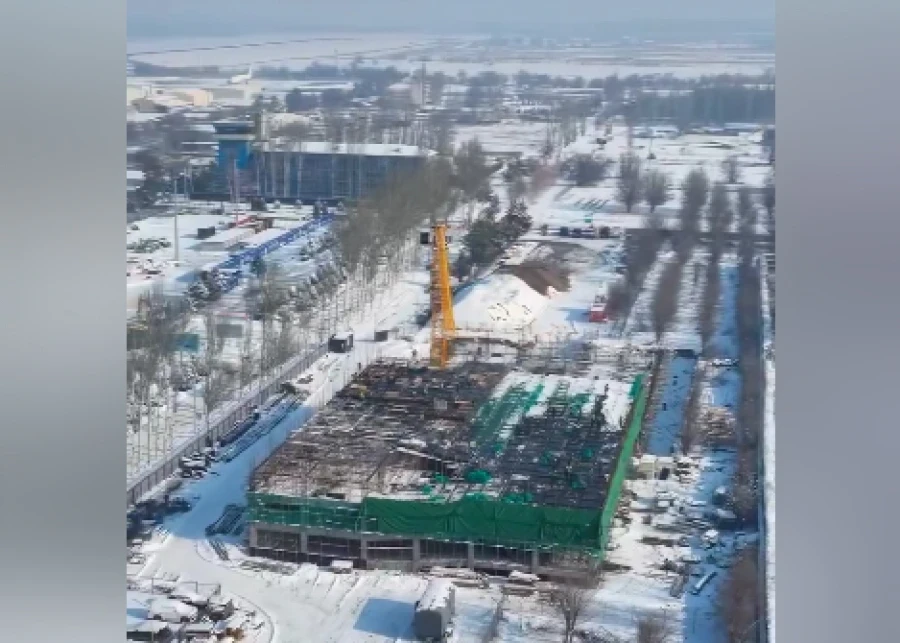 A modern multi-level parking garage is being built at Manas International Airport