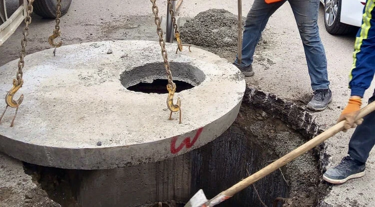 Manholes in Bishkek will be raised to the level of the roadway