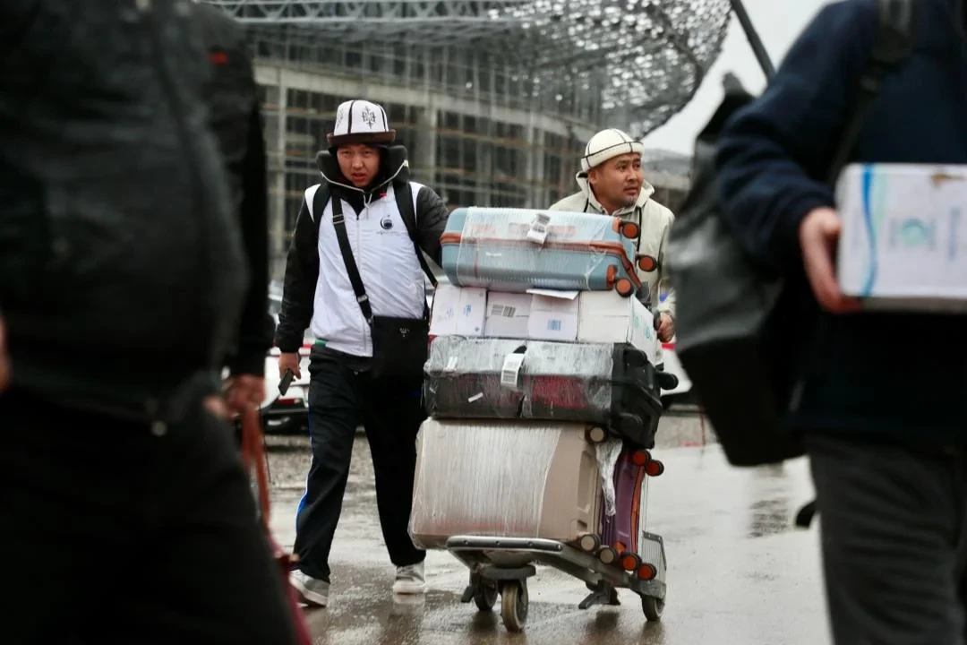 «Мы были в руках Аллаха». Прилетевшие кыргызстанцы рассказали о пребывании в Саудовской Аравии