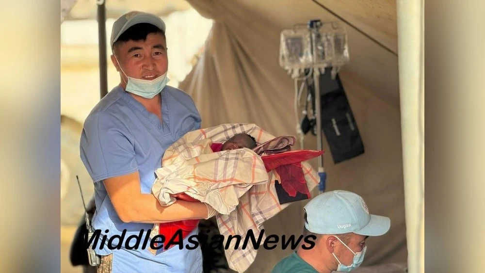 Монголиялык жоокерлер жаңы төрөлгөн судандыкка Сүбээдэй деген ат коюшту