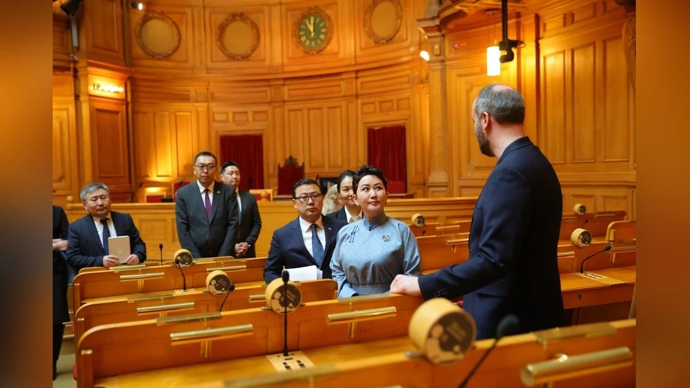 Batzetsgeg paid a courtesy visit to the speaker of the Swedish Riksdag