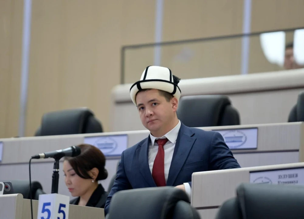 Deputies of the Jogorku Kenesh in ak kalpak. Photo