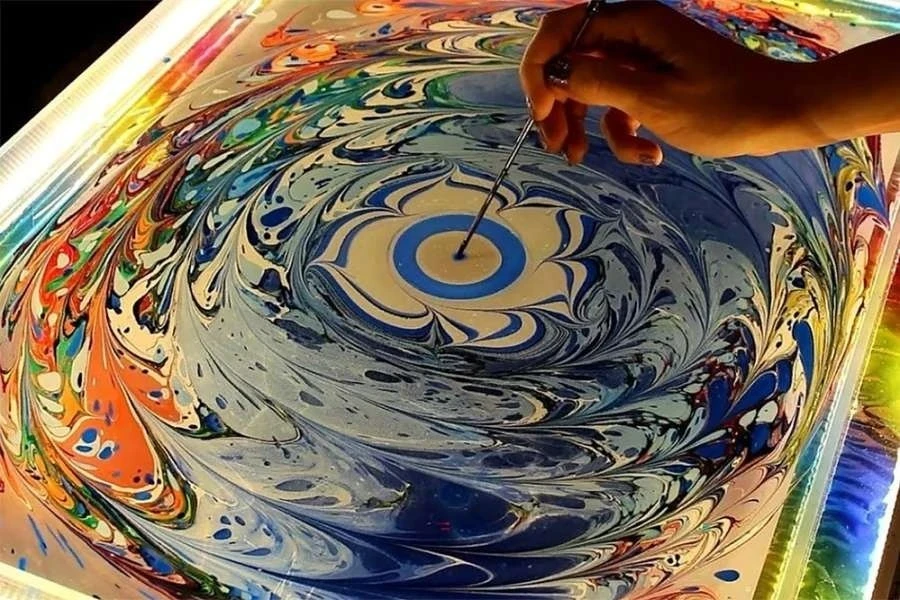 A Free Ebru Technique Masterclass Will Be Held in Bishkek for International Women's Day