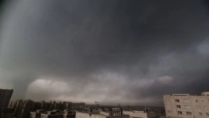 Небо в Тегеране потемнело после ударов по нефтяным складам