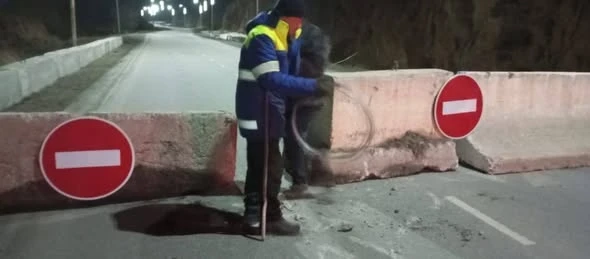 Stones are falling from the slopes. The road to Zhany-Zhol has been closed in Naryn.