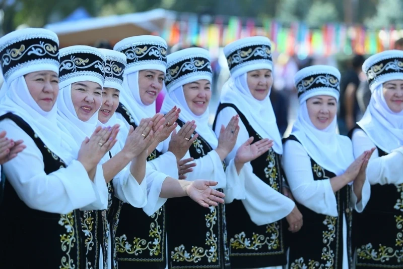 Женщины Кыргызстана в цифрах: больше половины населения живут дольше мужчин