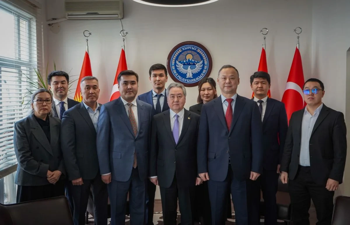 Жээнбек Кулубаев Стамбулдагы КРнын башкы консулдугун зыярат кылды