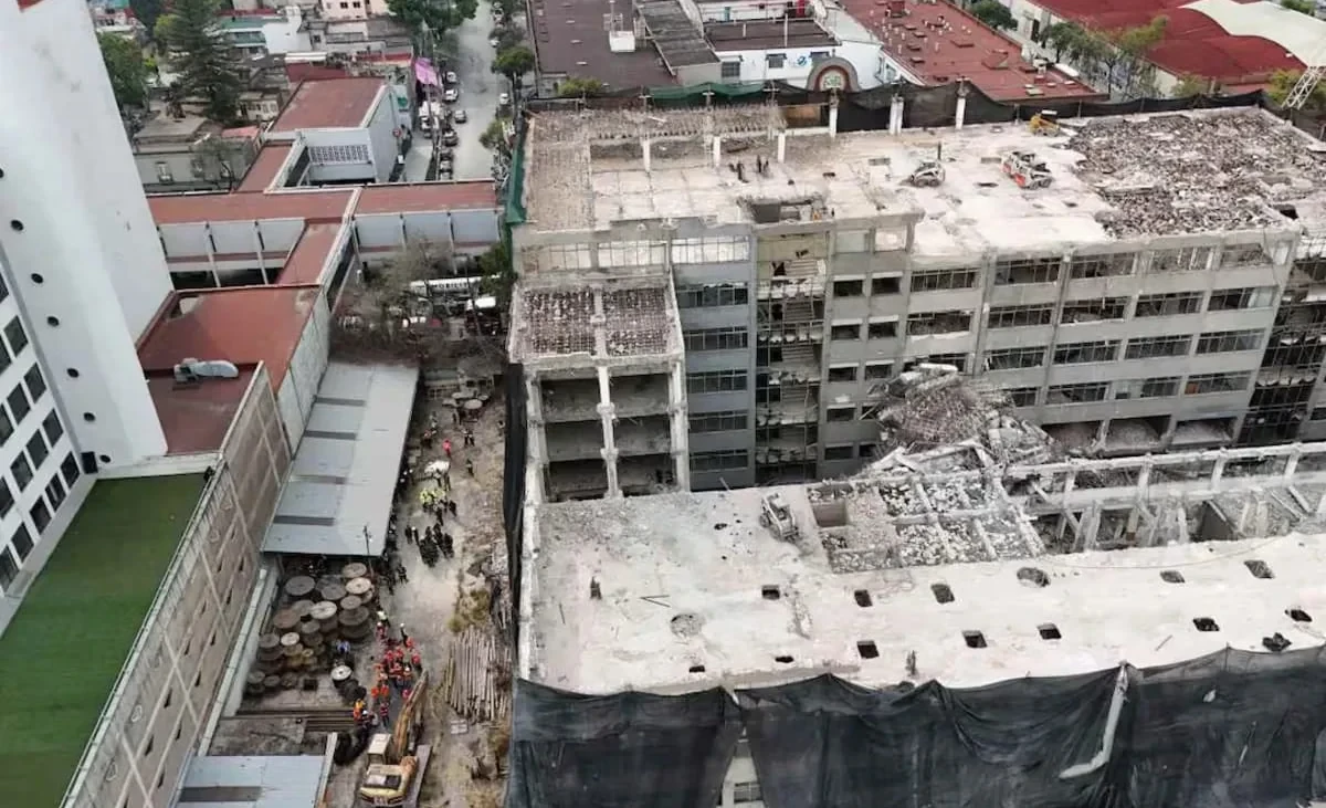 Мехикодо имаратты бузуу учурунда кулап кетти: бир жумушчу өлдү, экөө урандылардын астында калды