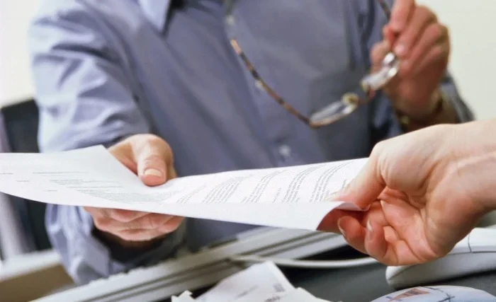 ЖК комитети жарандардын кайрылууларын карап чыгуу мөөнөтүн кыскартуу боюнча мыйзам долбоорун I окууда жактырды