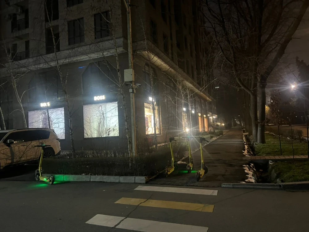 Citizens complain about scooter riders: "It's scary to walk on the sidewalks"