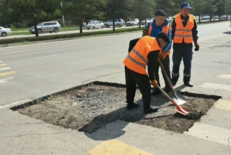 Pothole repairs continue in Bishkek