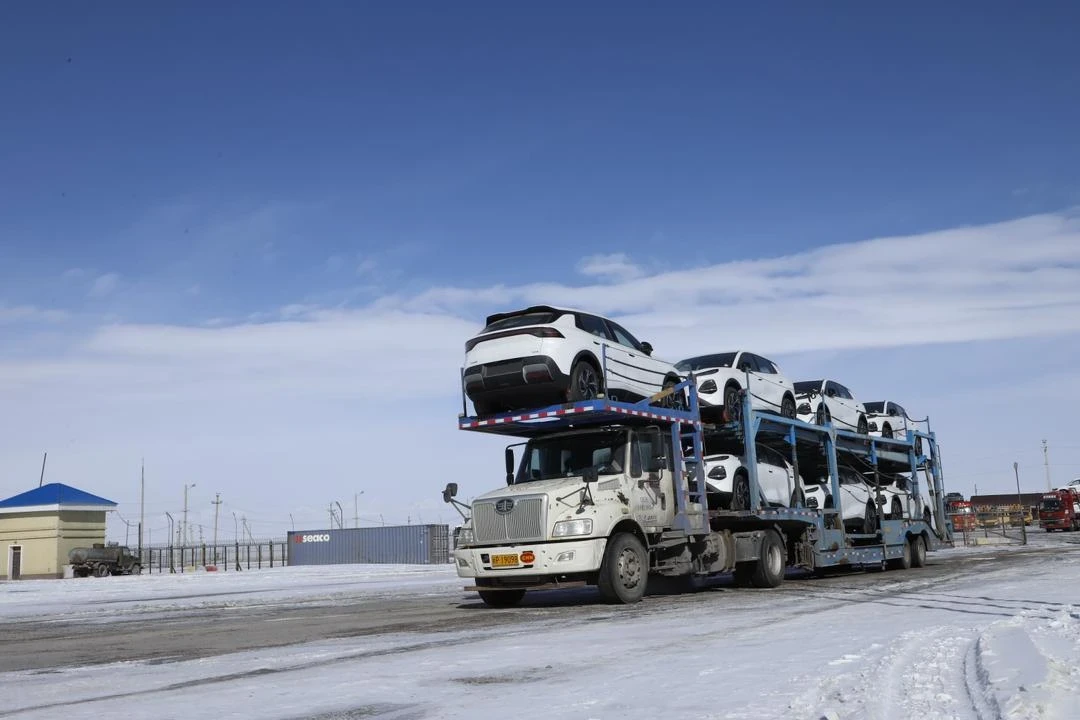 At the "Torugart" Checkpoint, an electronic queue for trucks has been introduced. This will reduce congestion.