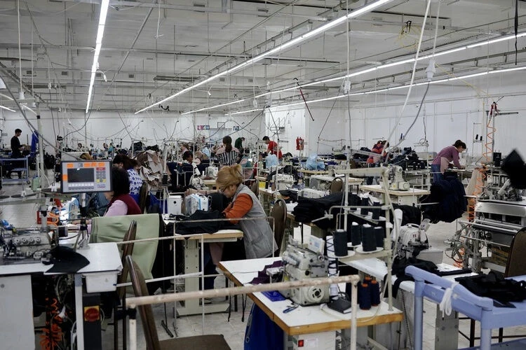 В швейной отрасли Кыргызстана снизили платежи за работников
