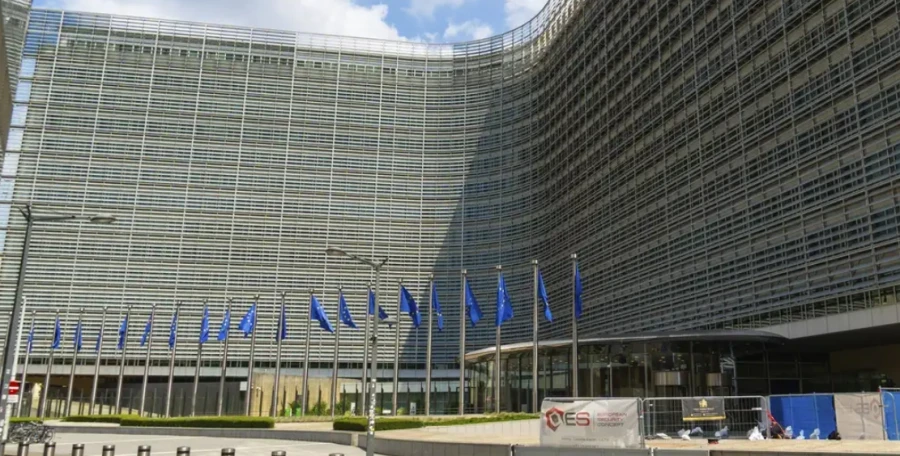 ЕС РФнын мунайына каршы санкцияларды жумшартуу мүмкүнчүлүгүн четке какты