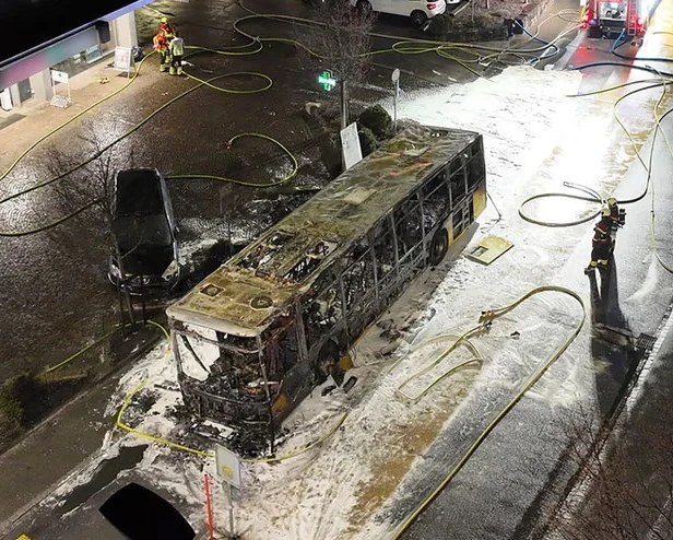 Шесть человек погибли при пожаре в автобусе в Швейцарии