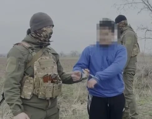 Эки жигитти уурдап, сабап, өлтүрүштү. Шектүүлөр кармалды