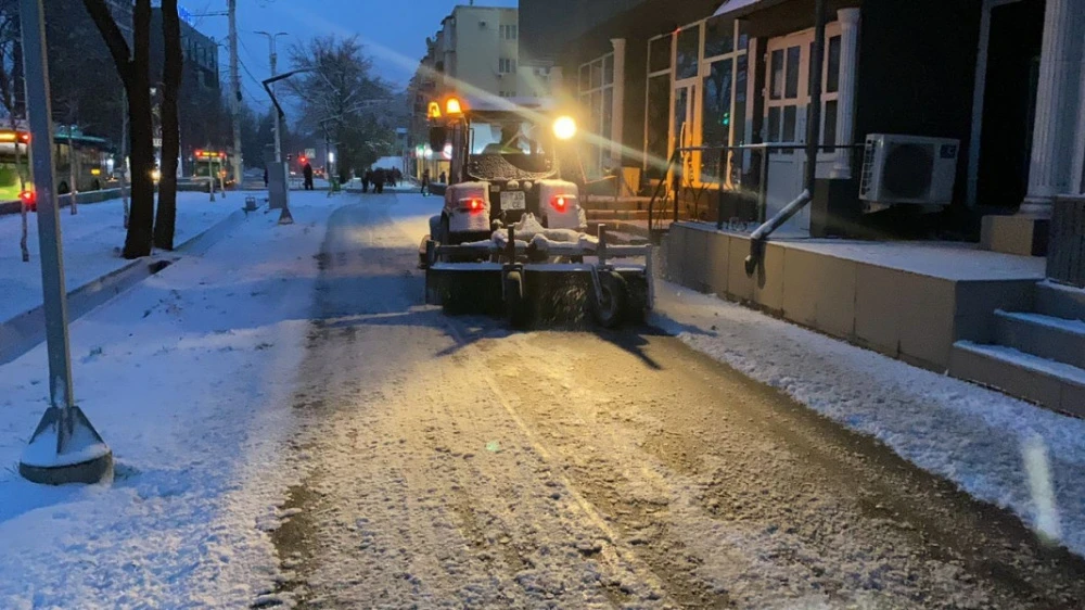 The city hall showed the snow clearing of Bishkek streets. Photo
