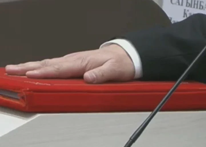 The oath of the new ministers took place in the Jogorku Kenesh