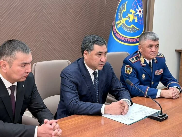 The new head of the Ministry of Emergency Situations, Kanatbek Chynybaev, was introduced to the agency's personnel.