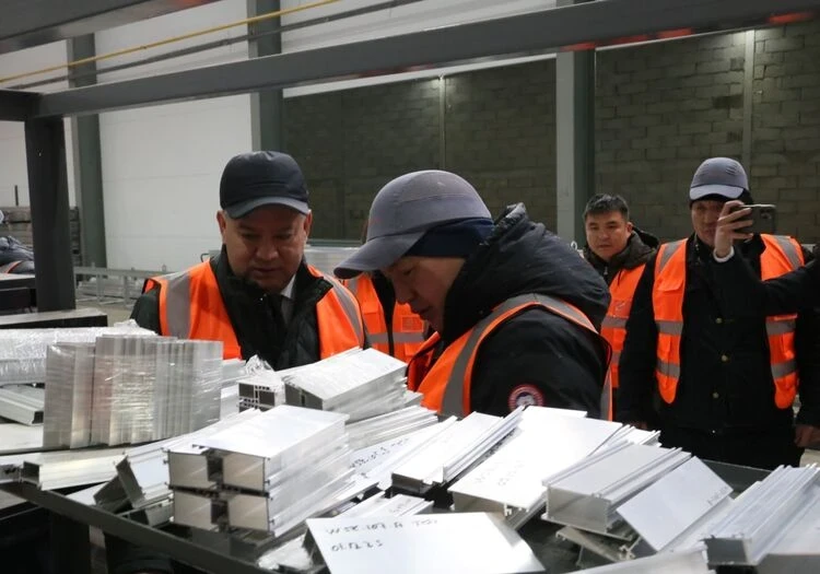 Алюминий профилдери жана куюлган продукция заводу Кыргызстанда ишке кирди