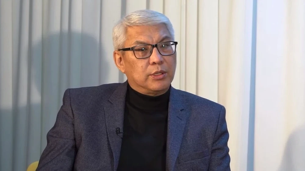 Исмаил Даиров: Дүйнө акырындык менен бир тараптуу тартиптен алыстап жатат