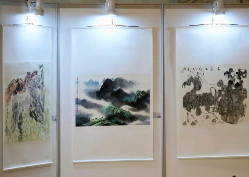 An exhibition of Chinese painting "Free Flight of the Horse" opened in Bishkek