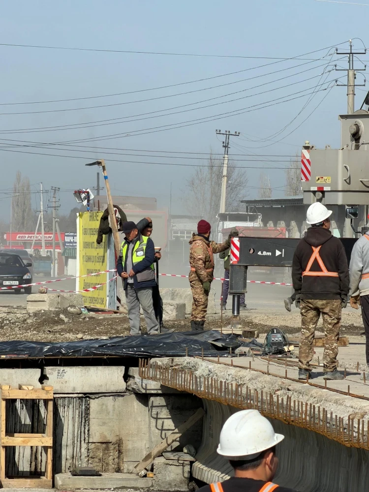 Lebedinovka - HPP-5 road. How the bridge construction over the BCHK is progressing
