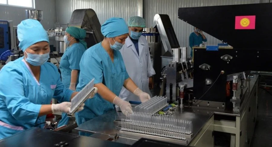 Президент Кыргызстана: Ички өндүрүштү колдоо керек