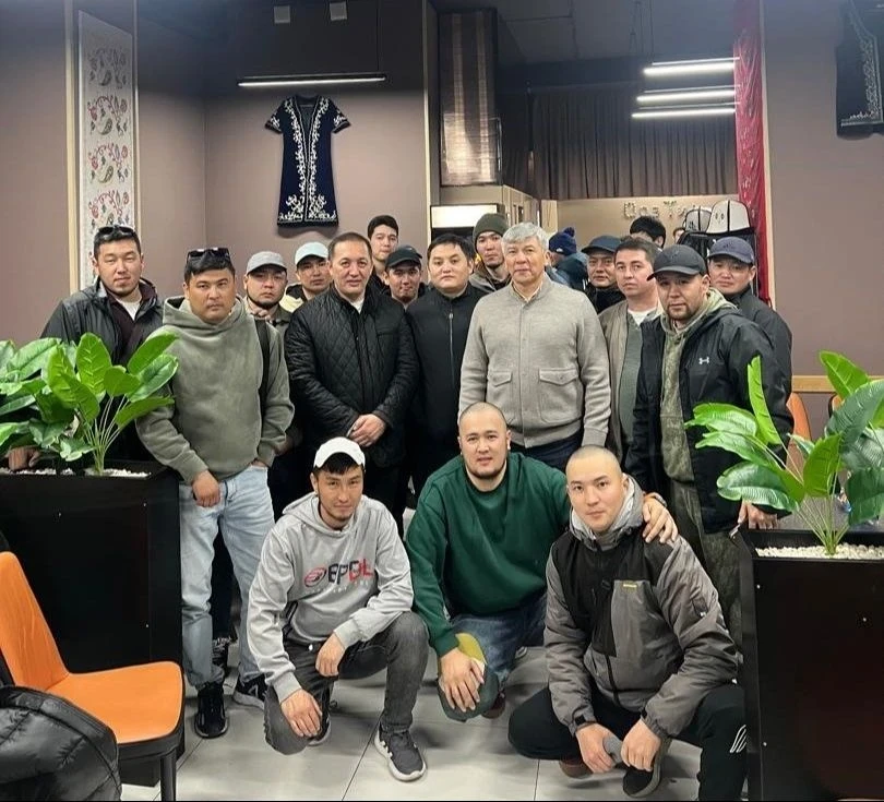 Посол КР разъяснил кыргызстанцам в Рустави правила пребывания в Грузии