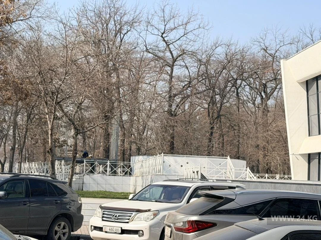 Пиксельный павильон Nomad снова в центре. Теперь — возле Русского драмтеатра