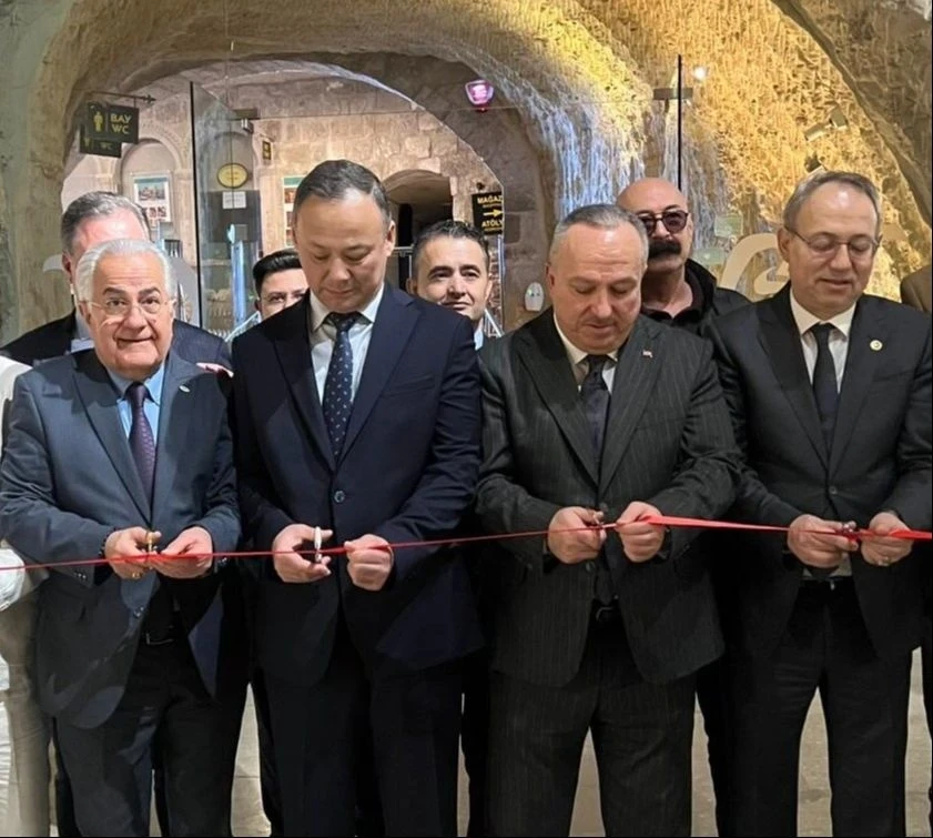 Түркияда Чингиз Айтматов тууралуу конференция жана көргөзмө өткөрүлдү