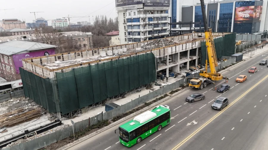 The 3-story "box" near TSUM in Bishkek will be completely dismantled.