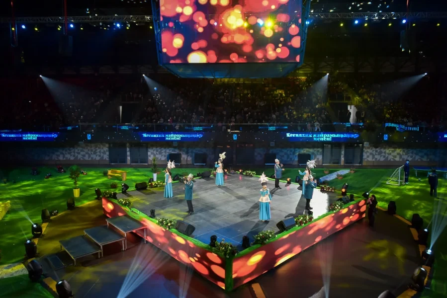 Бишкекте ЖКК кызматкерлерине арналган майрамдык концерт өттү