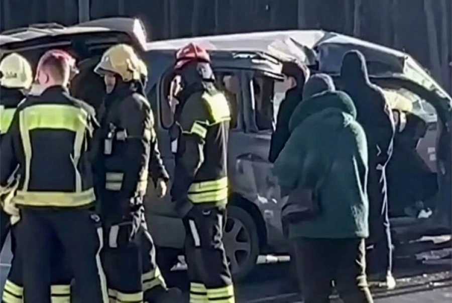 In Moscow, a minibus with citizens of the Kyrgyz Republic collided with a tour bus carrying children