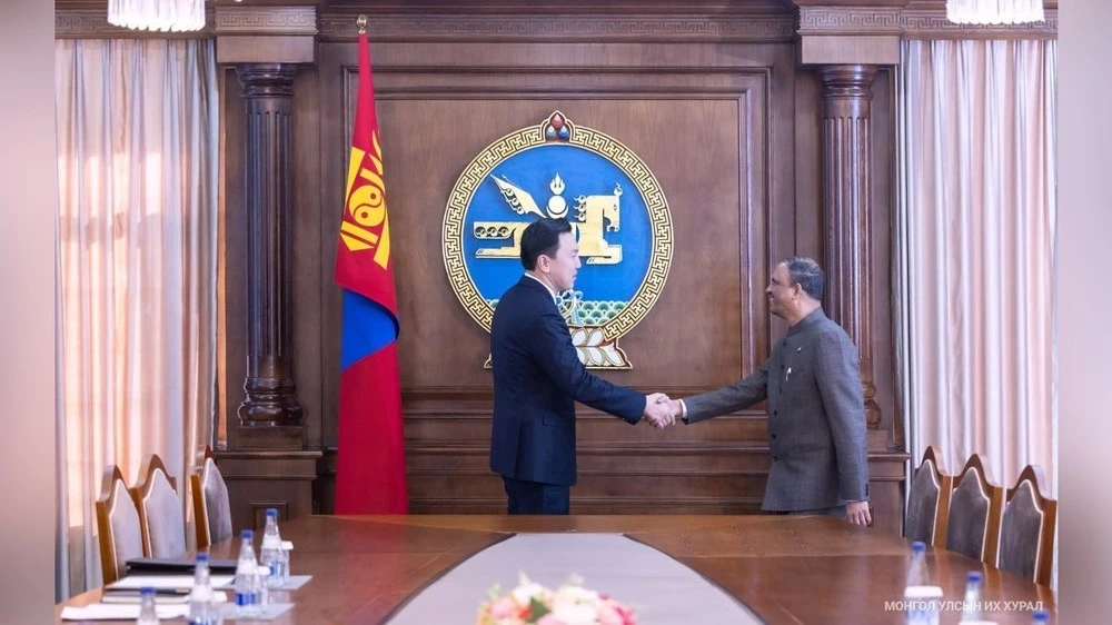 Спикер Учрал встретился с послом Индии Атулом Малхари Готсурве