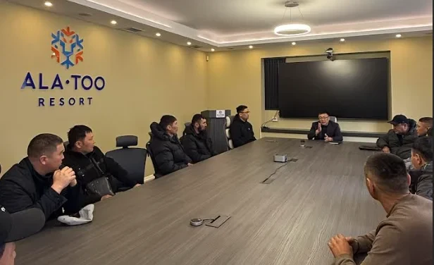 «Ала-Тоо Резорт» кызматкерлери Манжерок курортунда окуу өтүшүүдө