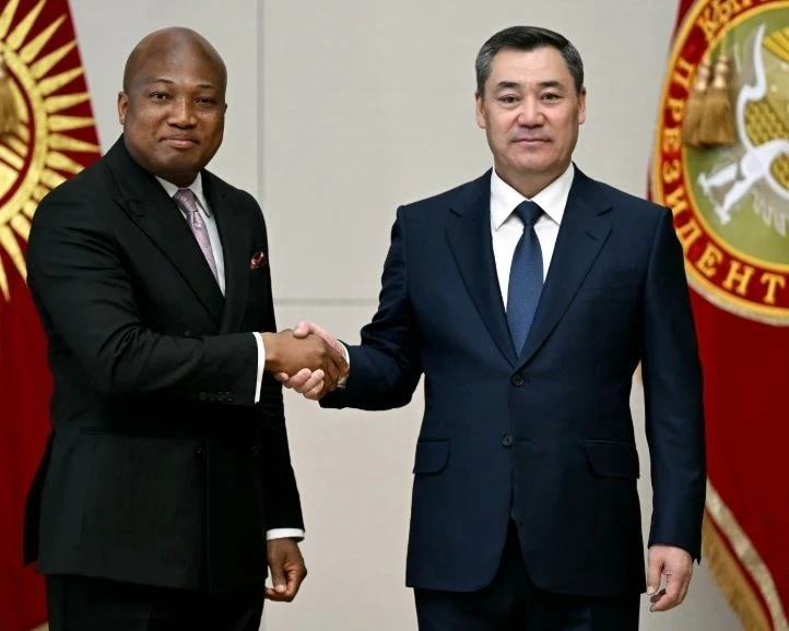 Садыр Жапаров Гананын тышкы иштер министри Сэмуэль Аблаквуну кабыл алды